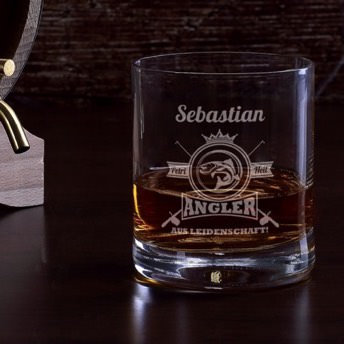 Angler aus Leidenschaft graviertes Whiskyglas mit Name - 46 originelle Whiskey Geschenke