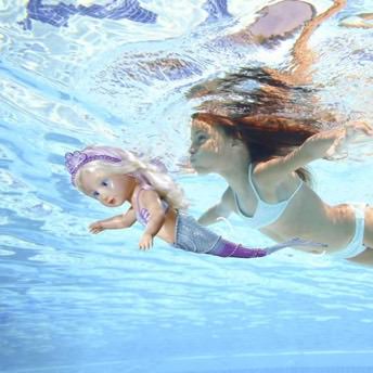 Baby Born Meerjungfrau Puppe bewegt sich im Wasser - 48 coole und trendige Accessoires für Strand und Pool