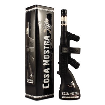 Cosa Nostra Scotch Whisky in einer Tommy Gun Flasche - 103 originelle Geschenke für Männer, die schon alles haben