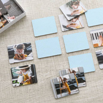 Personalisiertes FotoMemo Spiel mit 15 Kartenpaaren - 62 personalisierte Geschenke für Frauen - so einzigartig wie sie selbst