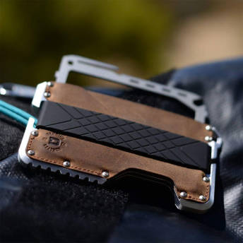 Dango Tactical Wallet aus echtem Leder mit Multitool und  - 36 originelle Geschenke für Männer ab 30 Jahren