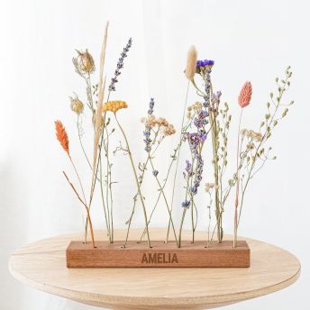 Trockenblumen in Holzleiste mit personalisierter Gravur - 
