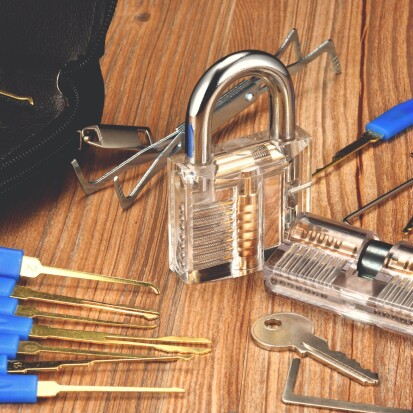 Mehrteiliges Lockpicking Set mit transparenten  - 97 originelle Geschenke für Männer, die schon alles haben