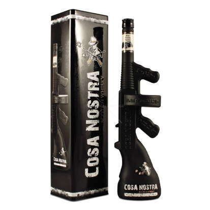 Cosa Nostra Scotch Whisky in einer Tommy Gun Flasche - 97 originelle Geschenke für Männer, die schon alles haben