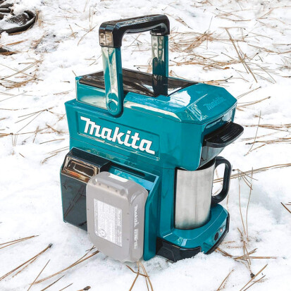 Tragbare Makita AkkuKaffeemaschine - 97 originelle Geschenke für Männer, die schon alles haben