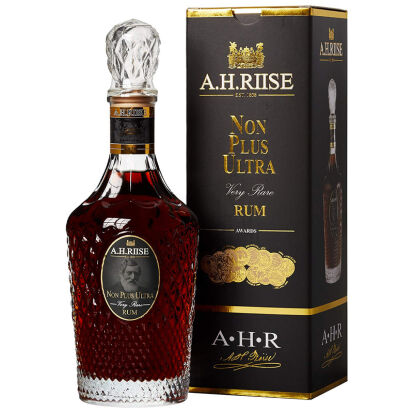 AH Riise Non Plus Ultra Rum 07 Liter - 