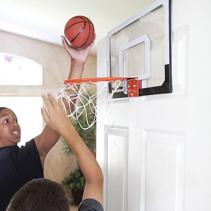 Mini Basketballkorb frs Zimmer inkl Ball - 45 coole Geschenke für sportliche Männer