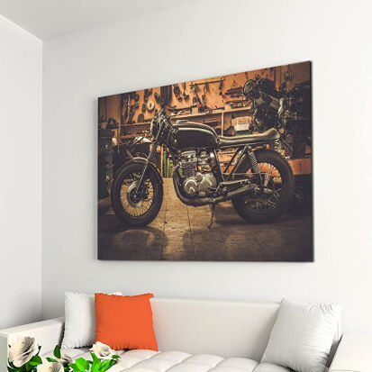 Fotoleinwand Vintage Motorrad in der Garage  - 45 originelle Geschenke für leidenschaftliche Motorradfahrer