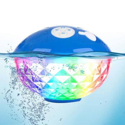 Schwimmender BluetoothLautsprecher mit LEDLicht - 41 coole und trendige Accessoires für Strand und Pool